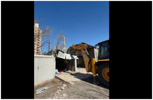 Քաղաքապետարանը քանդում է քաղաքացիների ավտոտնակները (տեսանյութ)